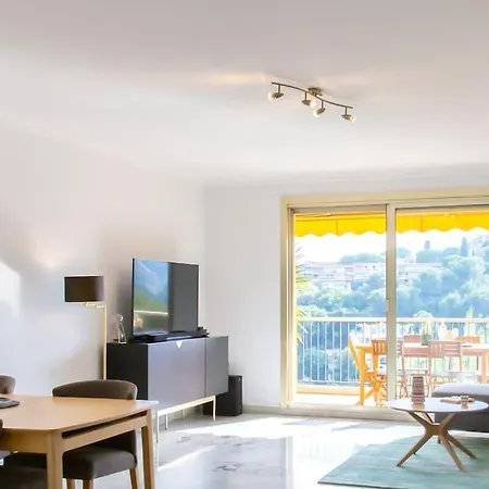 Beautiful Apartment: Sea View, Pool, Parking, Wifi